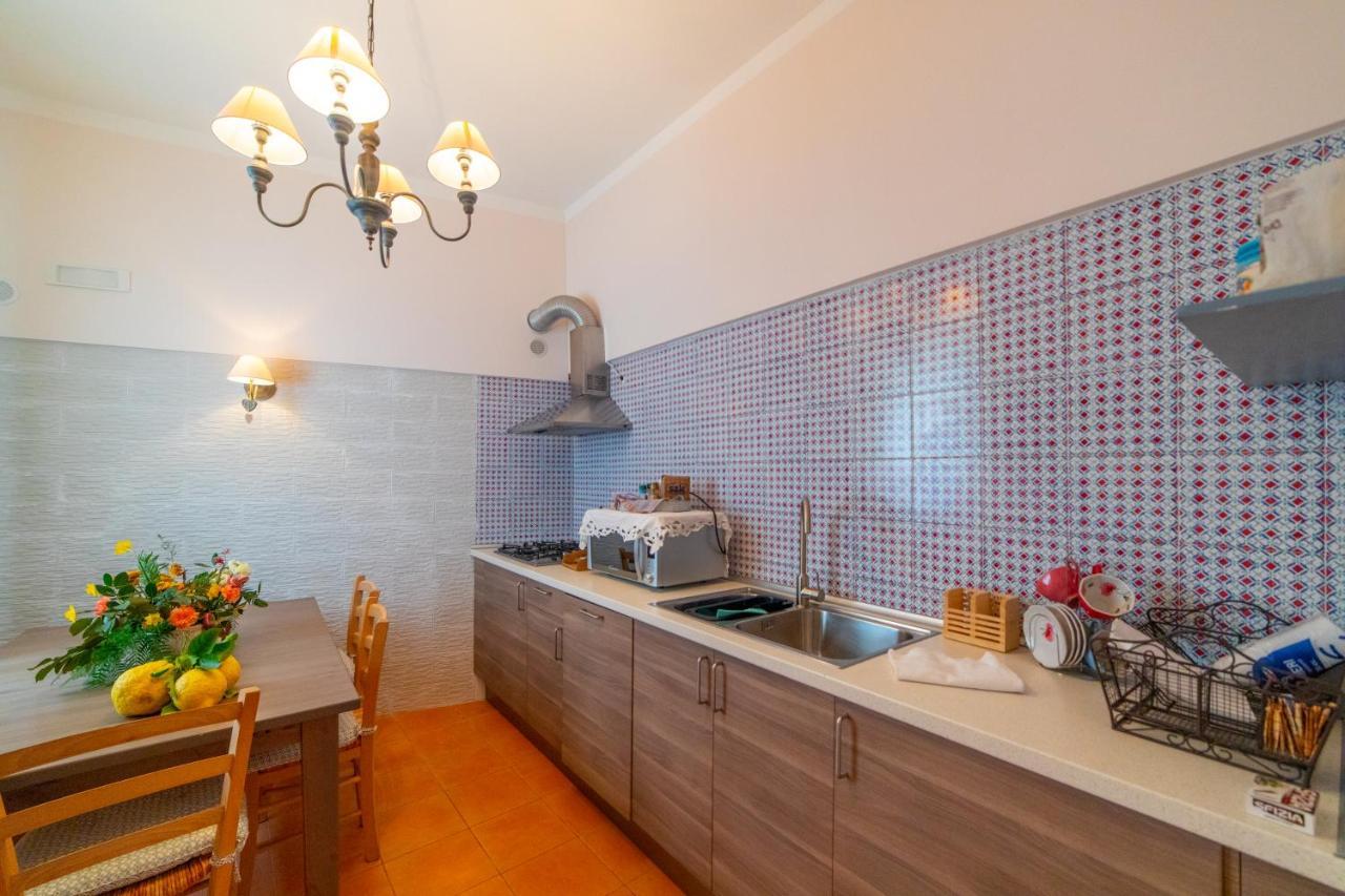 Donna Carmela Apartment Scala Bagian luar foto