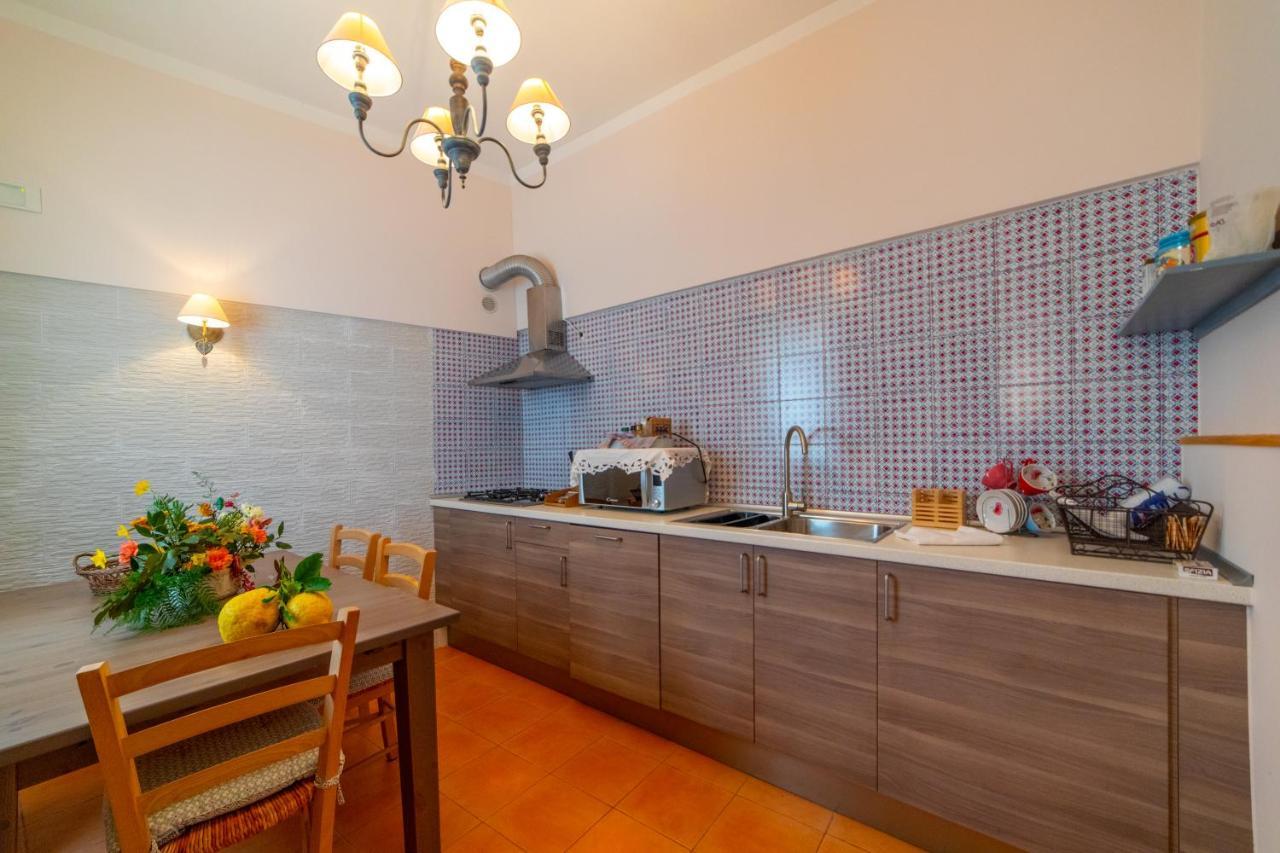 Donna Carmela Apartment Scala Bagian luar foto